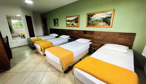 Habitación cuádruple estándar, varias camas