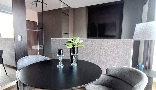 Suite estudio clásica, balcón