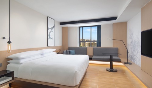Habitación superior, 1 cama de matrimonio grande, vistas a la ciudad