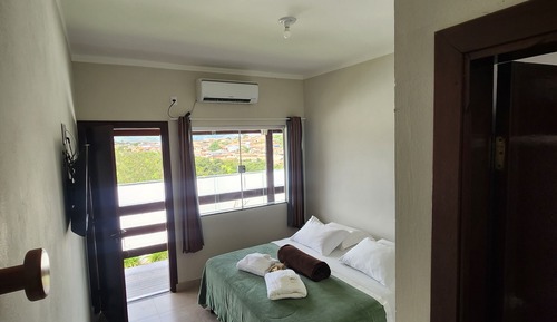Habitación básica con 1 cama doble o 2 individuales