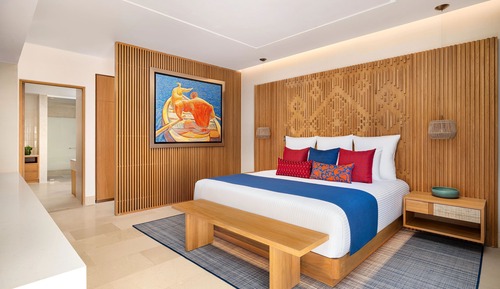 Preferred Club Premium Master Suite Swimout King
