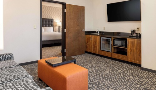 Suite Deluxe, 1 cama de matrimonio grande con sofá cama, frigorífico y microondas