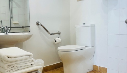 Estudio Confort, 1 cama de matrimonio grande con sofá cama