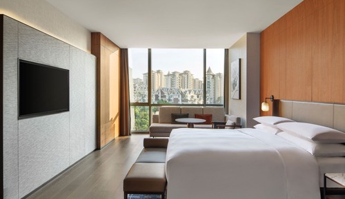 Suite Club, 1 cama de matrimonio grande, vistas al jardín