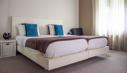Habitación clásica con 2 camas individuales, vistas a la ciudad