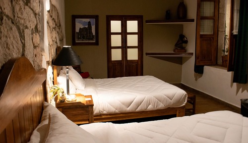 Habitación estándar con 1 cama doble o 2 individuales, 2 camas de matrimonio, baño privado