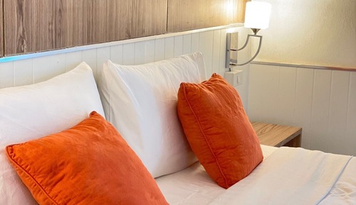 Habitación junior con 1 cama doble o 2 individuales, no fumadores