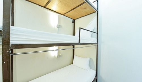 Shared Dormitory, Men only
