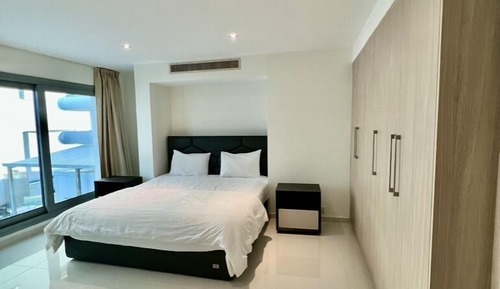 Apartamento de lujo, 2 baños, planta baja