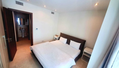 Apartamento de lujo, 2 habitaciones, balcón