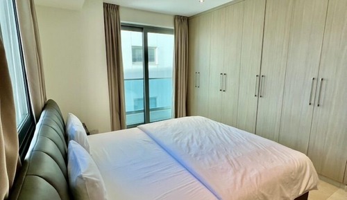 Apartamento de lujo, 2 habitaciones, balcón, vistas al mar