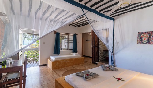 Habitación triple clásica, balcón, vistas al mar