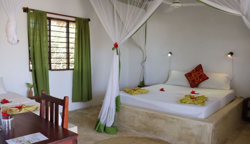 Habitación triple clásica, balcón, vistas al jardín