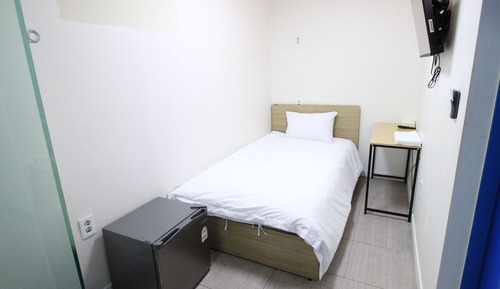 Habitación individual, sin ventanas
