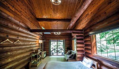 Habitación básica con 2 camas individuales