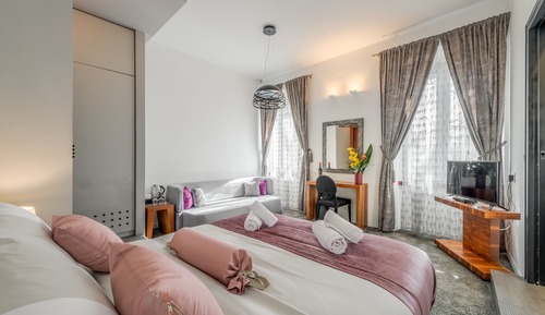 Deluxe Suite with Park View