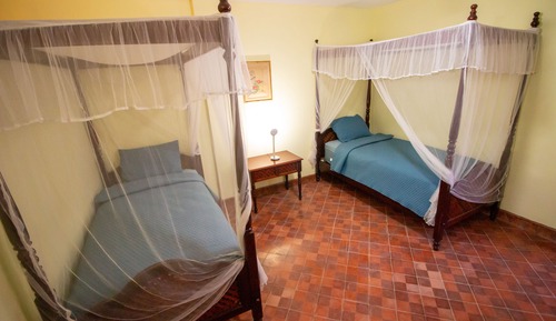 Habitación básica con 1 cama doble o 2 individuales, 2 camas individuales, no fumadores