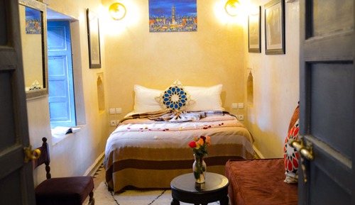 Habitación con 1 cama doble o 2 individuales, baño privado (Hibiscus)