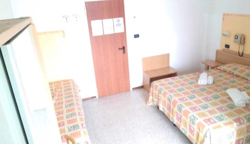 Habitación económica con 1 cama doble o 2 individuales (External)