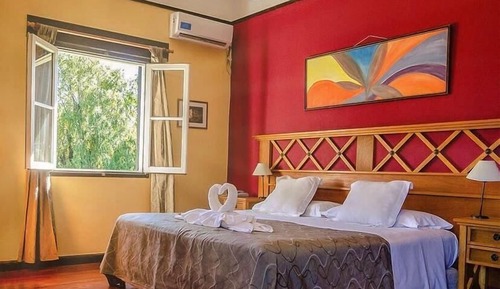 Habitación básica con 1 cama doble o 2 individuales