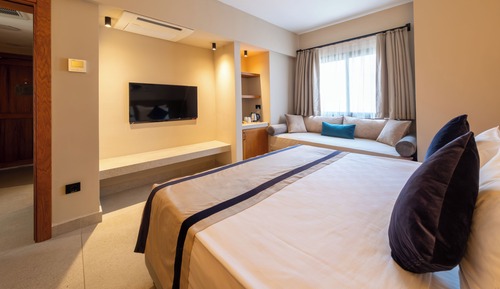 Deluxe Family Room