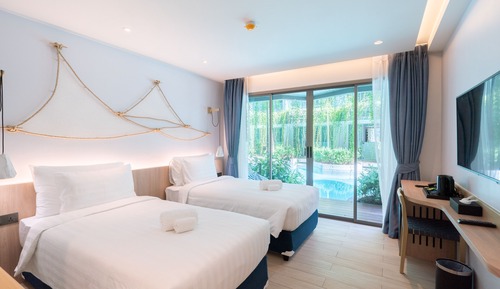 Deluxe Pool Access Twin Bed with Partial Pool view