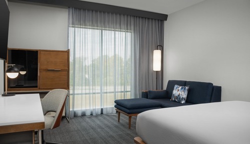Habitación estándar, 1 cama de matrimonio grande con sofá cama (Hearing Accessible)