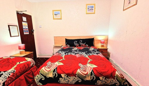 Habitación triple económica, baño privado (room)