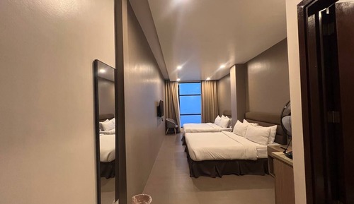 Habitación cuádruple básica, 2 camas dobles, vistas a la ciudad