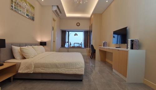 Estudio superior, 1 cama de matrimonio grande, bañera, vistas a la ciudad
