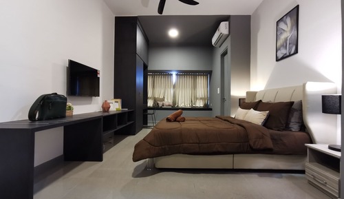 Estudio superior, 1 cama de matrimonio, bañera, vistas a la ciudad