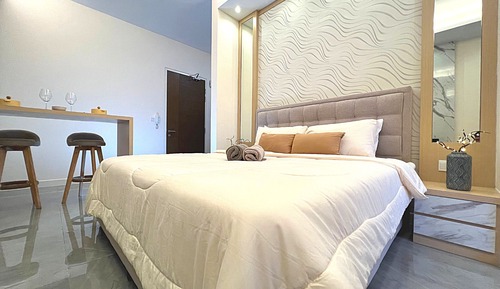 Estudio Premium, 1 cama de matrimonio grande, bañera, vistas a la piscina