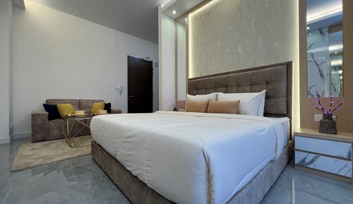 Estudio Premium, 1 cama de matrimonio grande, bañera, vistas a la ciudad
