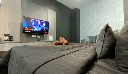 Estudio superior, 1 cama de matrimonio grande, bañera, vistas a la ciudad