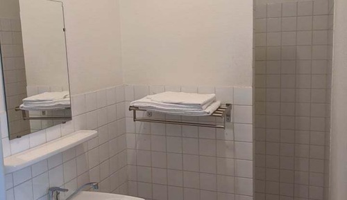 Habitación económica con 1 cama doble o 2 individuales