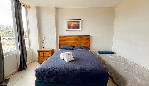 Habitación estándar, 1 cama de matrimonio con sofá cama, vistas a la colina