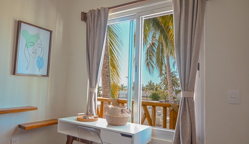 Habitación Confort doble, 1 cama de matrimonio con sofá cama, frigorífico, vistas a la piscina
