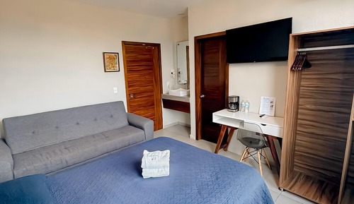 Habitación estándar, 1 cama de matrimonio con sofá cama, vistas a la colina