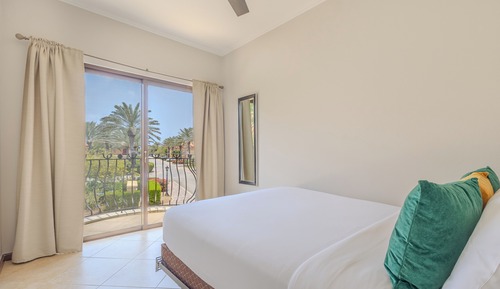 Apartamento de lujo, 2 habitaciones, patio, vistas al jardín