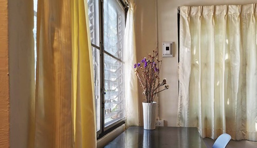 Habitación básica con 2 camas individuales, dormitorio mixto, no fumadores