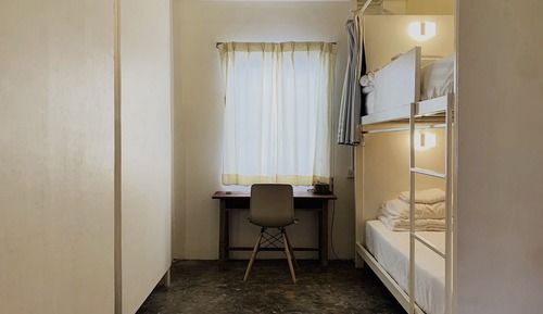 Dormitorio compartido básico, solo para hombres, no fumadores