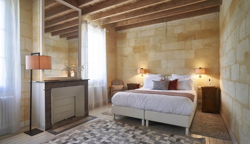Habitación junior doble, 1 cama de matrimonio grande, bañera, vistas al jardín