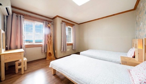 Room (Daisy)