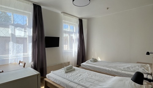 Habitación básica con 1 cama doble o 2 individuales