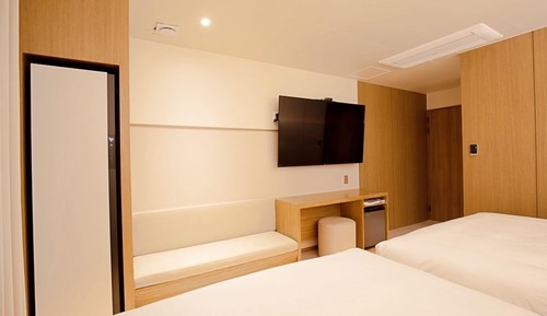 Prettier Room (Family)