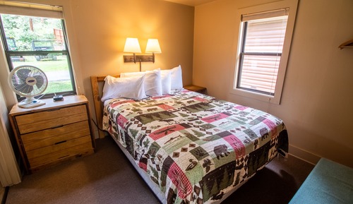 1 Bedroom Cabin River Castle 4