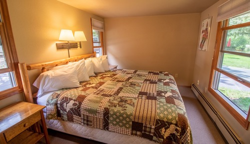 1 Bedroom Hot Tub Cabin River Castle 7