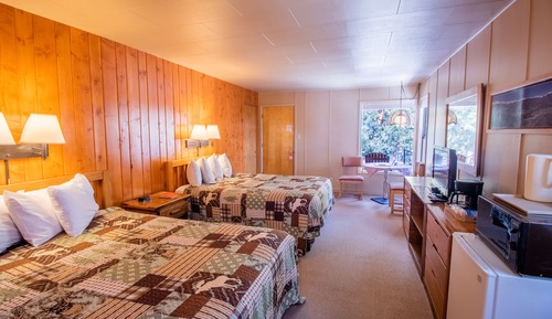 3 Bedroom Cabin River Castle 1