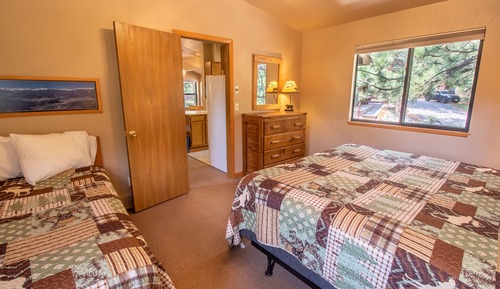 1 Bedroom Hot Tub Cabin Castle Spruce