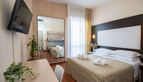 Habitación triple, balcón